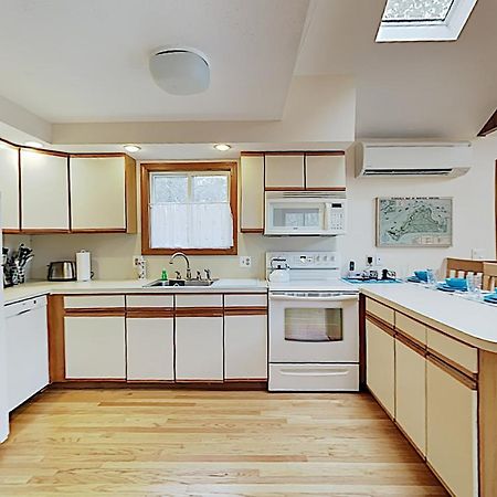 Harbor Cove Cottage Едгартаун Екстериор снимка