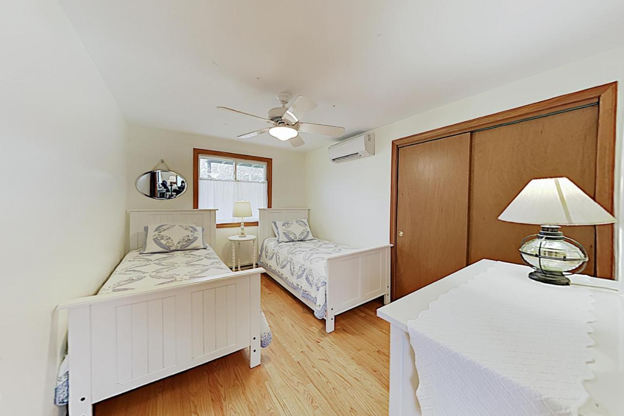 Harbor Cove Cottage Едгартаун Екстериор снимка
