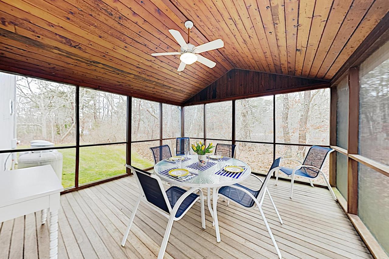 Harbor Cove Cottage Едгартаун Екстериор снимка