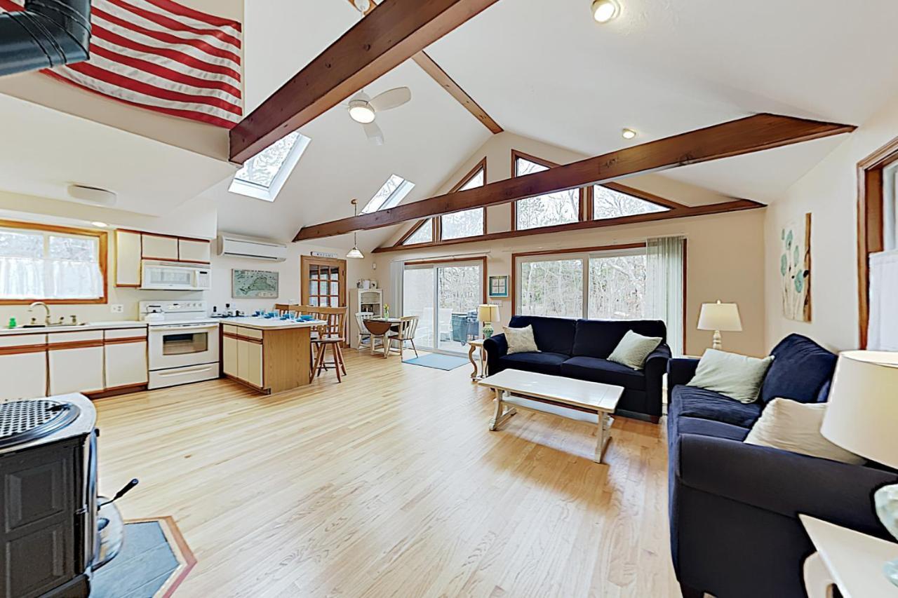 Harbor Cove Cottage Едгартаун Екстериор снимка